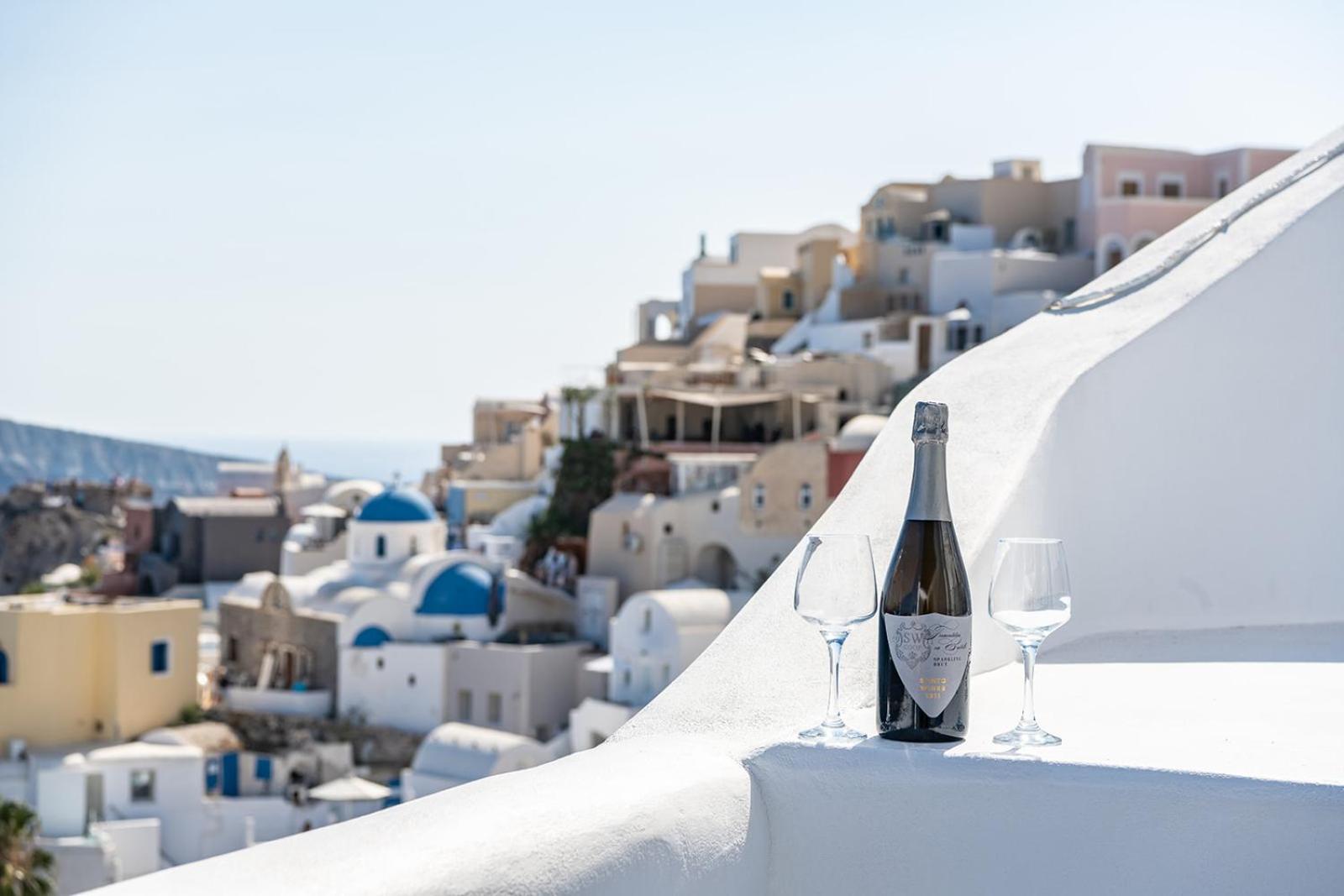 Three Domes - An Iconic Collection * Oia (Santorini)